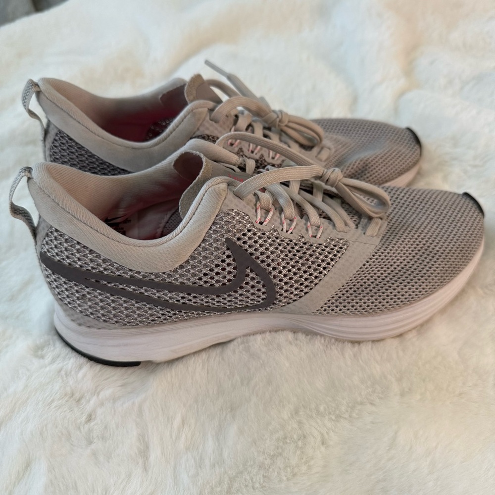 Nike Women's Zoom Strike Shoes sz 8